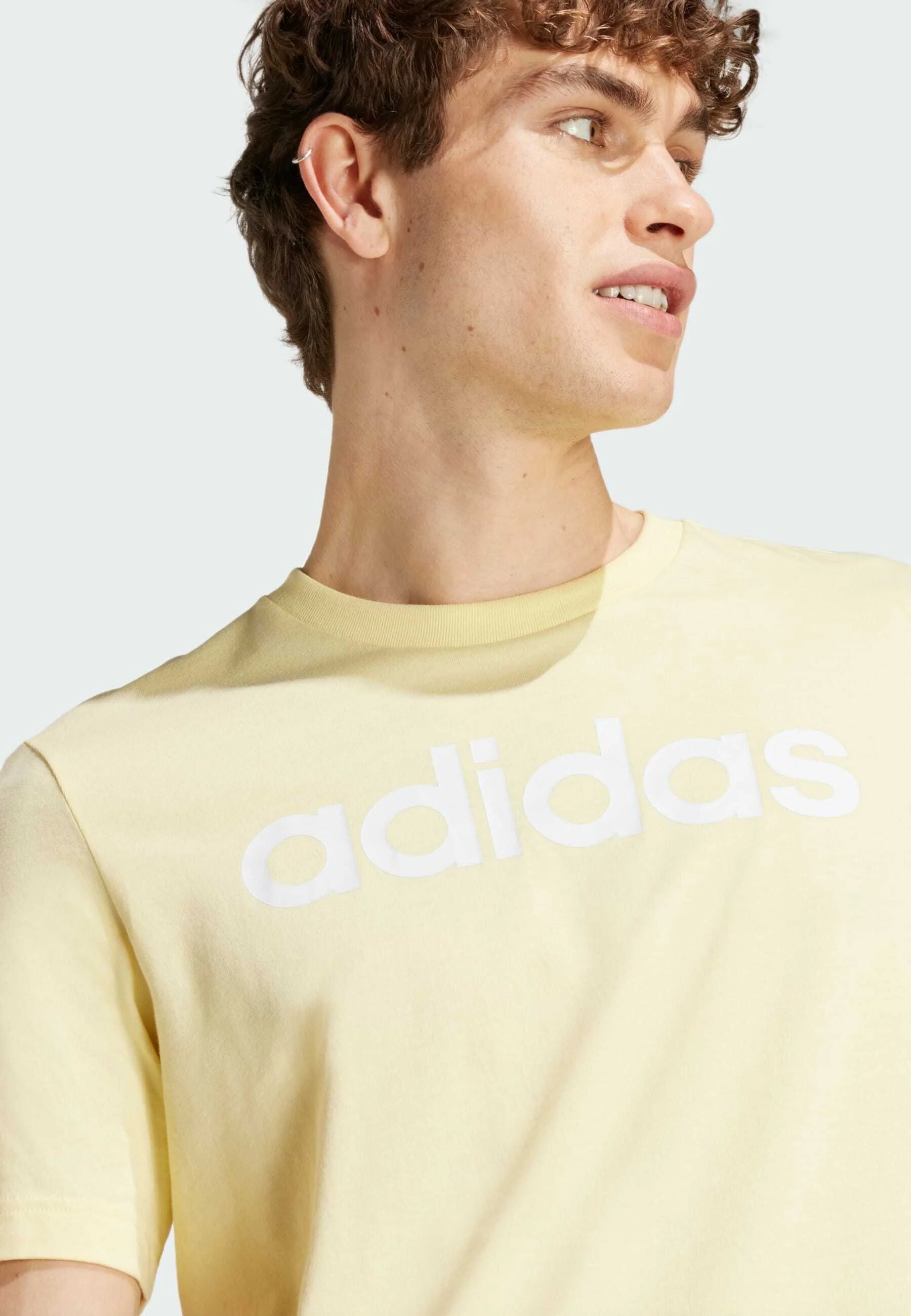 Adidas ESSENTIALS SINGLE LINEAR EMBROIDERED