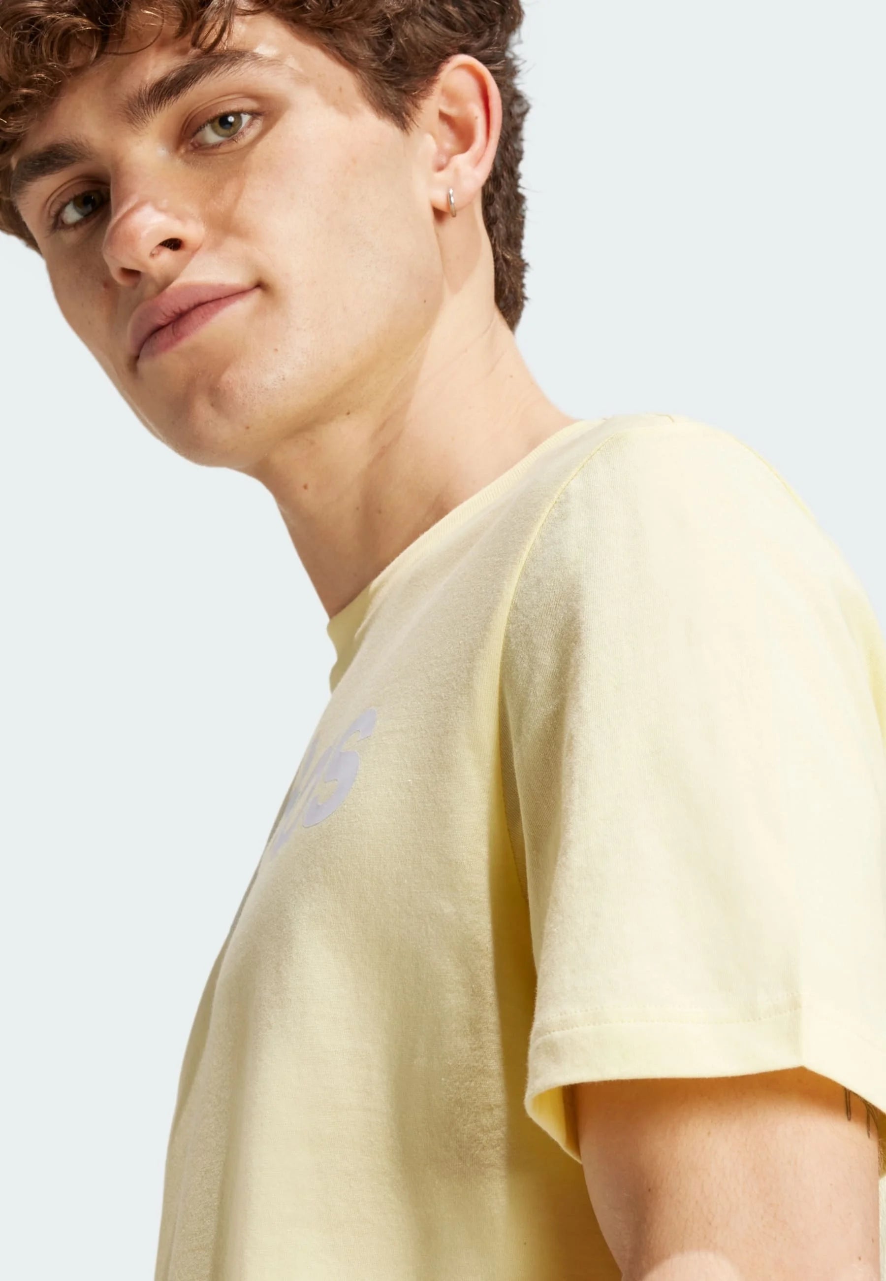 Adidas ESSENTIALS SINGLE LINEAR EMBROIDERED