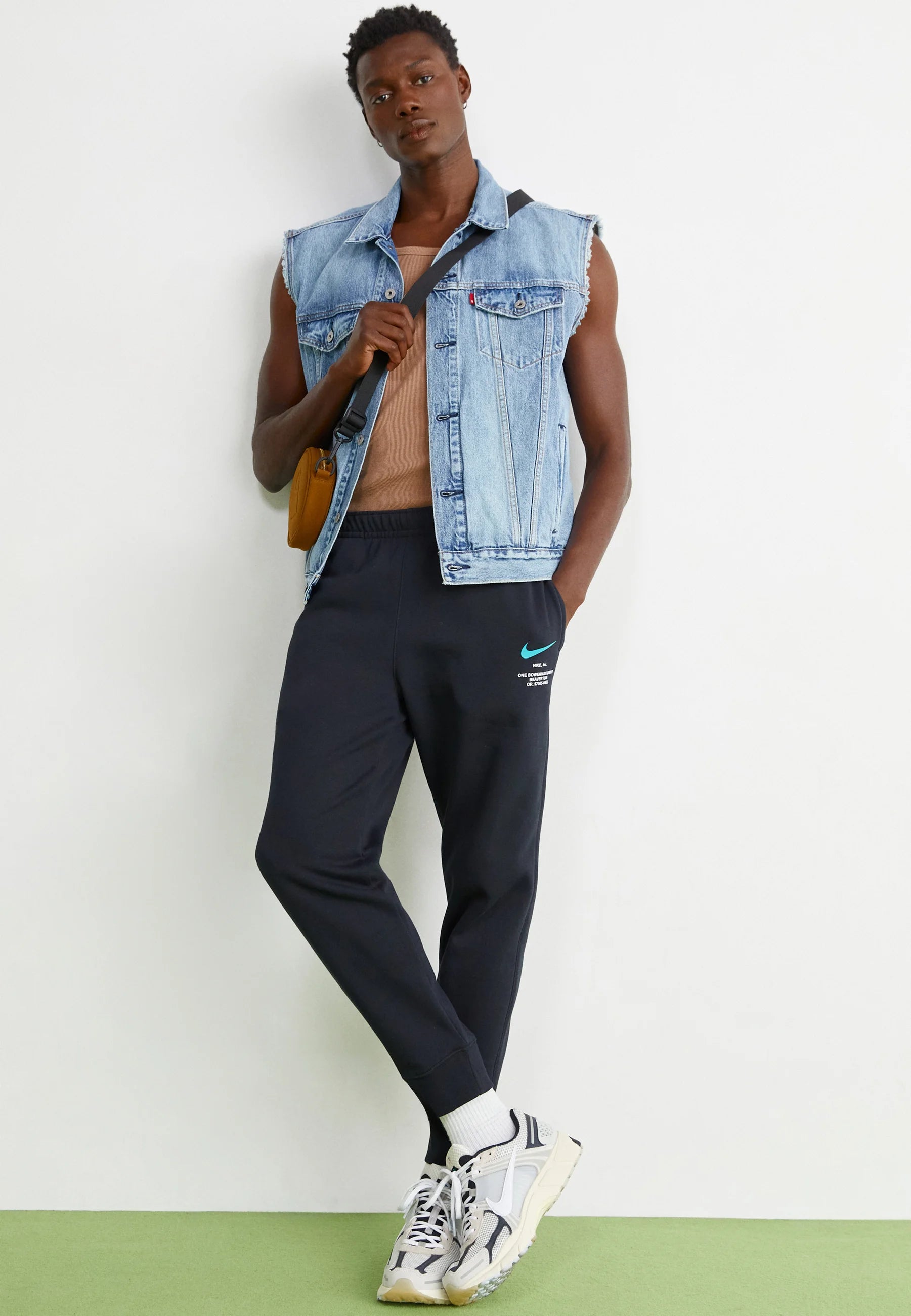 Nike Sportswear JOGGER - Tracksuit bottoms